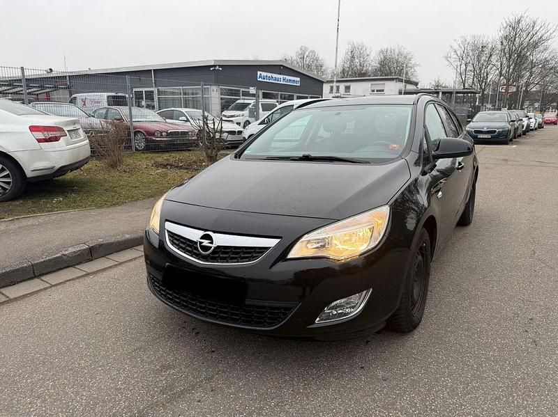Schwarz Gebraucht 2011 Opel Astra Design Edition Kombi | 2.499 € (Fairer Preis) - Bild 1/4