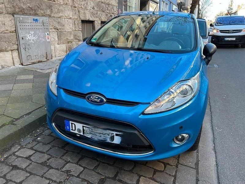 Gebraucht Ford Fiesta Titanium 97 PS (71 kW) 2009 Blau Kleinwagen