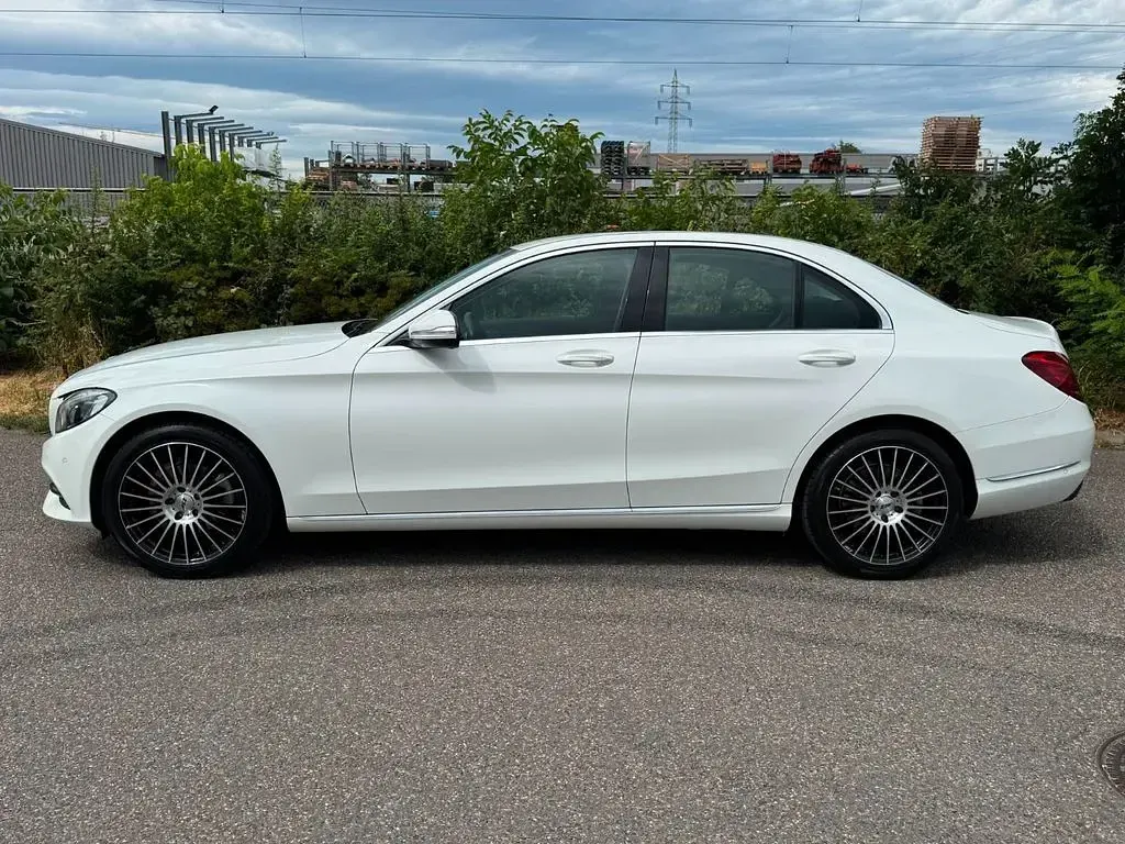 Gebraucht Mercedes C180 156 PS (114 kW) 2015 Weiß Limousine