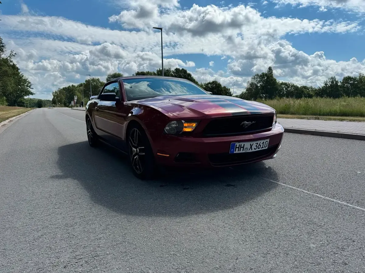 Gebraucht Ford Mustang 215 PS (158 kW) 2010 Rot Cabrio