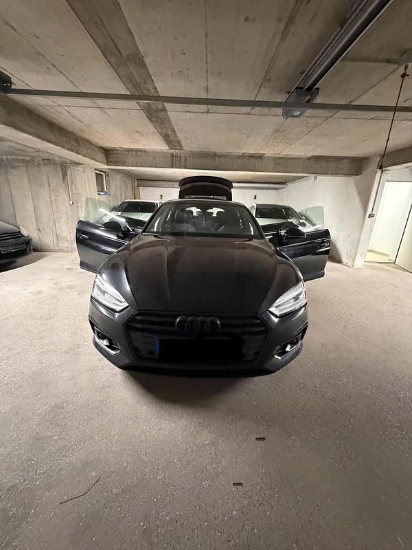 Schwarz Gebraucht 2020 Audi A5 Sportback Black Edition Kleinwagen | 26.400 € (Fairer Preis) - Bild 1/4