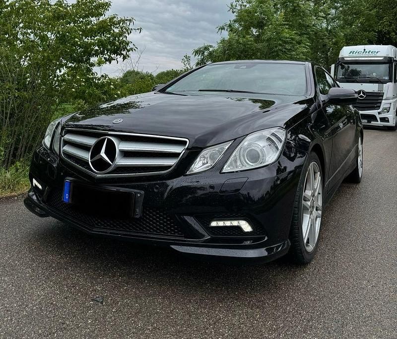Schwarz Gebraucht 2009 Mercedes E250 AMG Coupé | 10.499 € (Guter Preis) - Bild 1/4