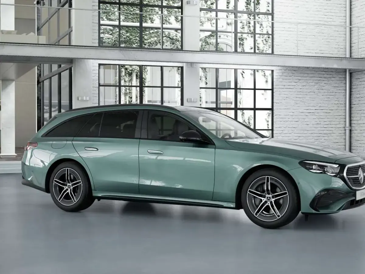 Gebraucht Mercedes E300 AMG 197 PS (144 kW) 2024 Verdesilber metallic Kombi