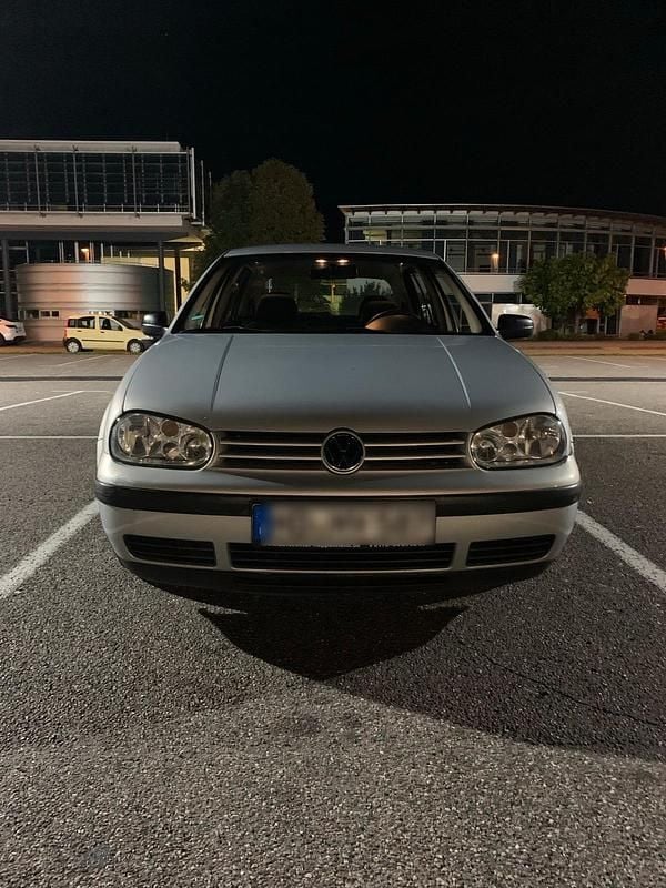 Grau Gebraucht 2002 VW Golf IV Limousine | 1.999 € (Teuer) - Bild 1/4