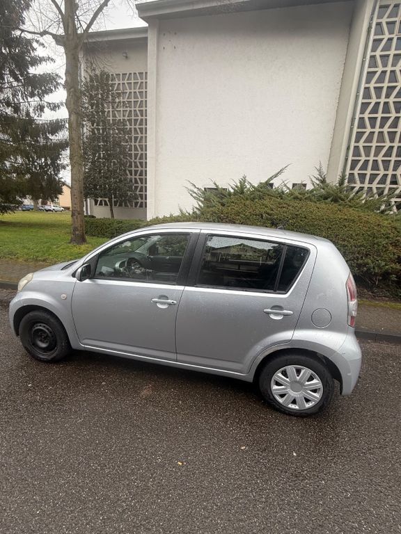 Grau Gebraucht 2008 Daihatsu Sirion Kleinwagen | 1.100 € (Guter Preis) - Bild 1/4