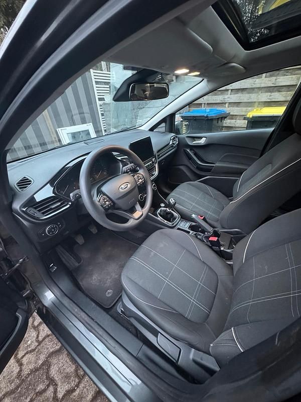 Gebraucht Ford Fiesta 101 PS (74 kW) 2017 Grau Limousine