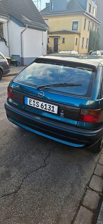 Gebraucht Opel Astra 75 PS (55 kW) 1998 Grün Limousine