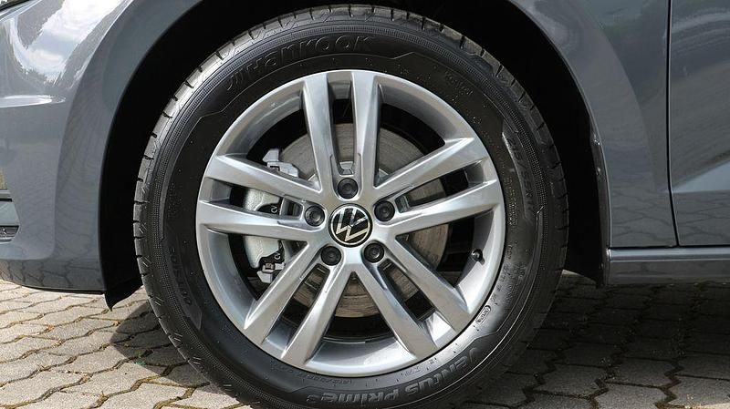 Gebraucht VW Touran Highline 150 PS (110 kW) 2024 Delfingrau Van / Kleinbus