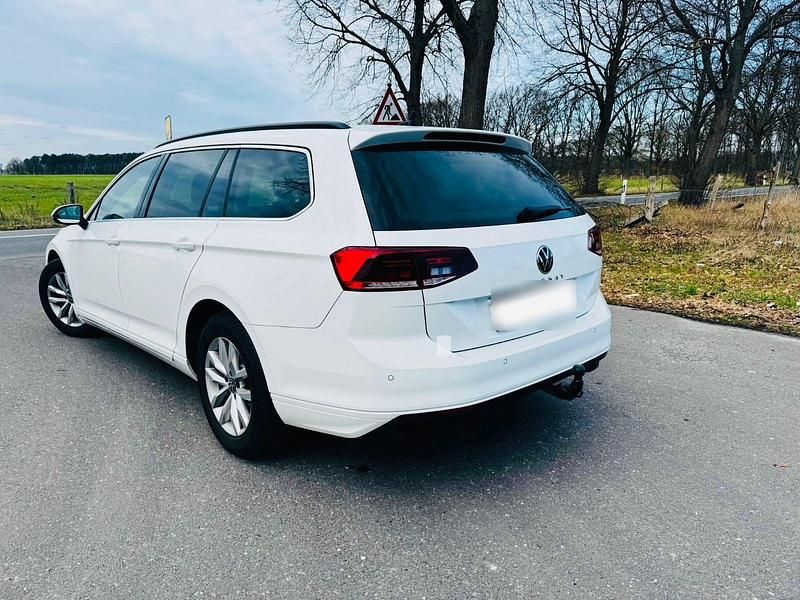 Gebraucht VW Passat 150 PS (110 kW) 2020 Weiß Kombi