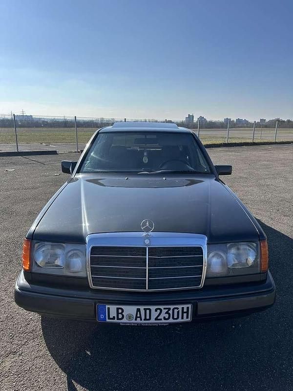 Gebraucht 1989 Mercedes E230 Limousine | 5.950 € - Bild 1/4