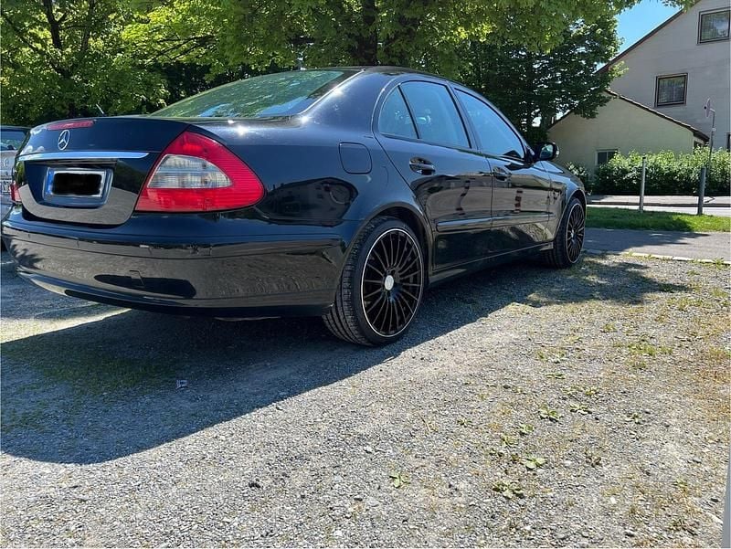 Gebraucht Mercedes E200 184 PS (135 kW) 2007 Schwarz Limousine