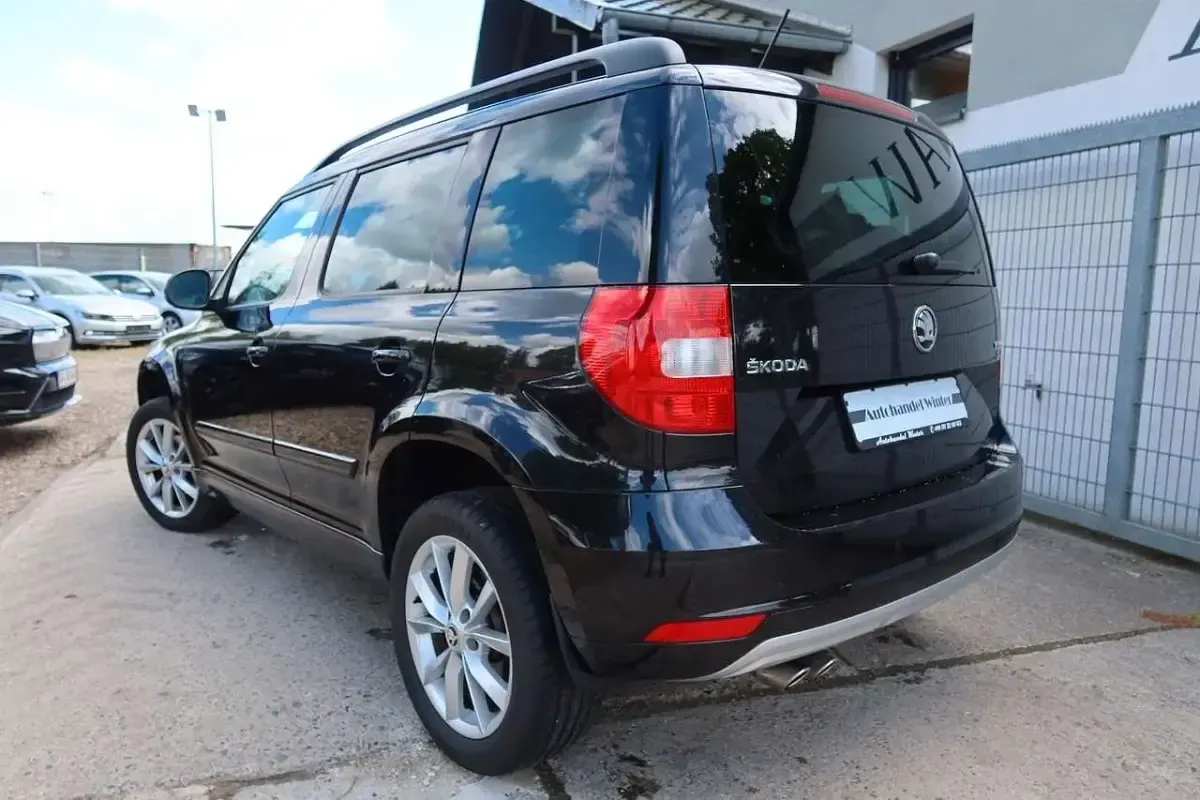 Gebraucht Skoda Yeti Joy 150 PS (110 kW) 2016 Schwarz SUV