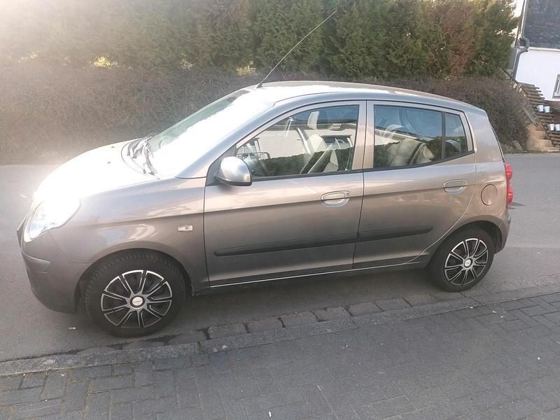 Gebraucht Kia Picanto 65 PS (47 kW) 2010 Gold Kleinwagen