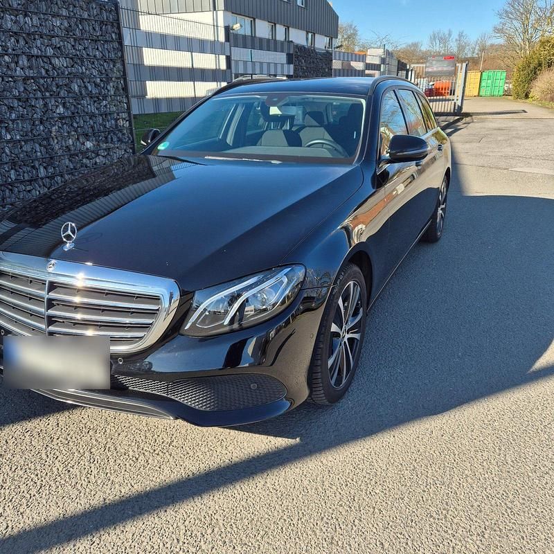 Gebraucht Mercedes E300 122 PS (89 kW) 2019 Schwarz Kombi