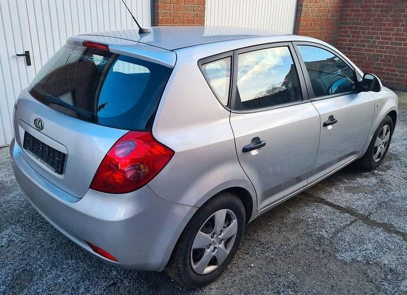 Gebraucht Kia Ceed 109 PS (80 kW) 2007 Silber Kleinwagen