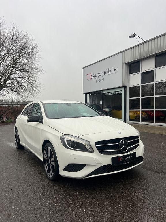 Weiß Gebraucht 2013 Mercedes A180 Urban Limousine | 10.900 € (Fairer Preis) - Bild 1/4