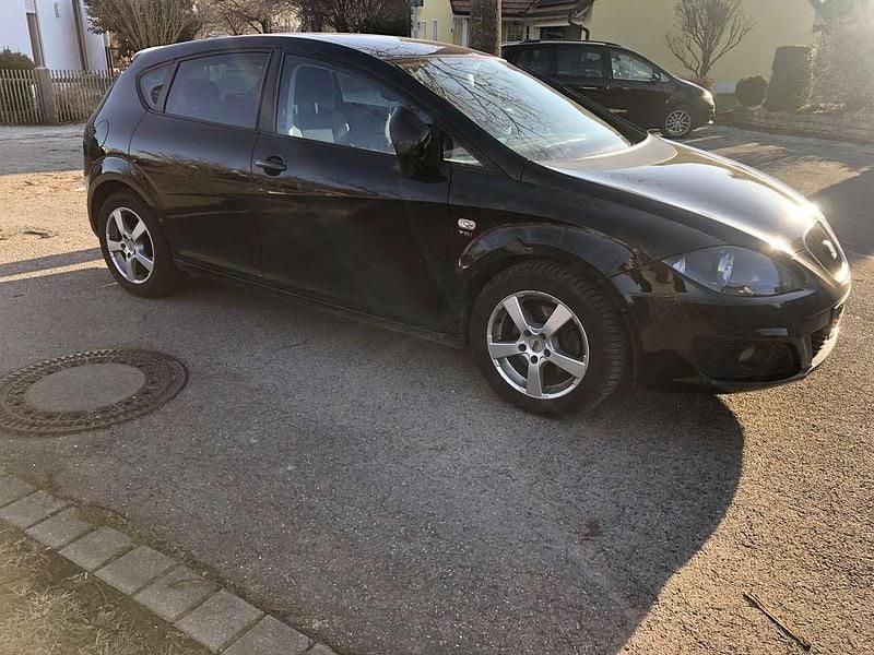 Schwarz Gebraucht 2010 Seat Leon Ecomotive Limousine | 3.500 € (Guter Preis) - Bild 1/2