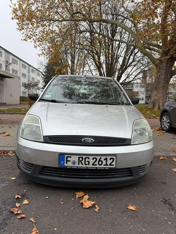 Grau Gebraucht 2003 Ford Fiesta Viva Limousine | 750 € (Fairer Preis) - Bild 1/4
