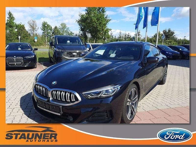 Carbonschwarz metallic Gebraucht 2024 BMW 840 Performance Coupé | 62.980 € (Superpreis) - Bild 1/4