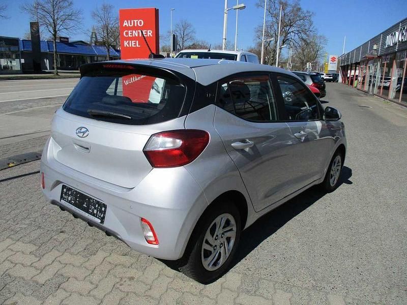Gebraucht Hyundai i10 Select 67 PS (49 kW) 2021 Silber Kleinwagen