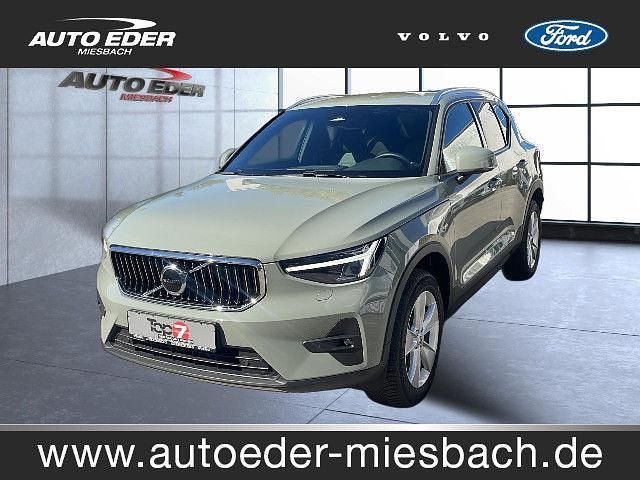 Gebraucht Volvo XC40 Core 163 PS (119 kW) 2024 Sage green / (metallic) SUV