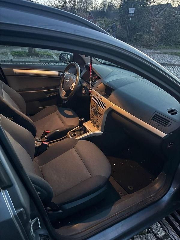 Gebraucht Opel Astra 116 PS (85 kW) 2007 Silber Kombi