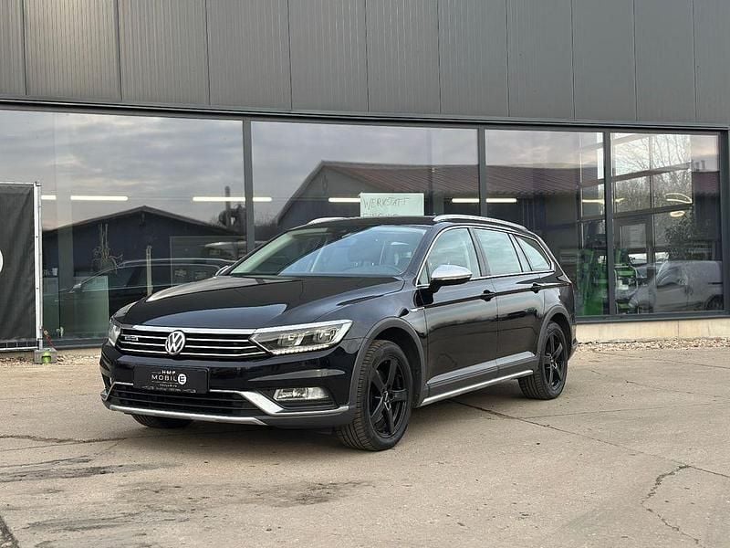 Deep black perleffekt Gebraucht 2015 VW Passat Alltrack Kombi | 18.990 € (Teuer) - Bild 1/4
