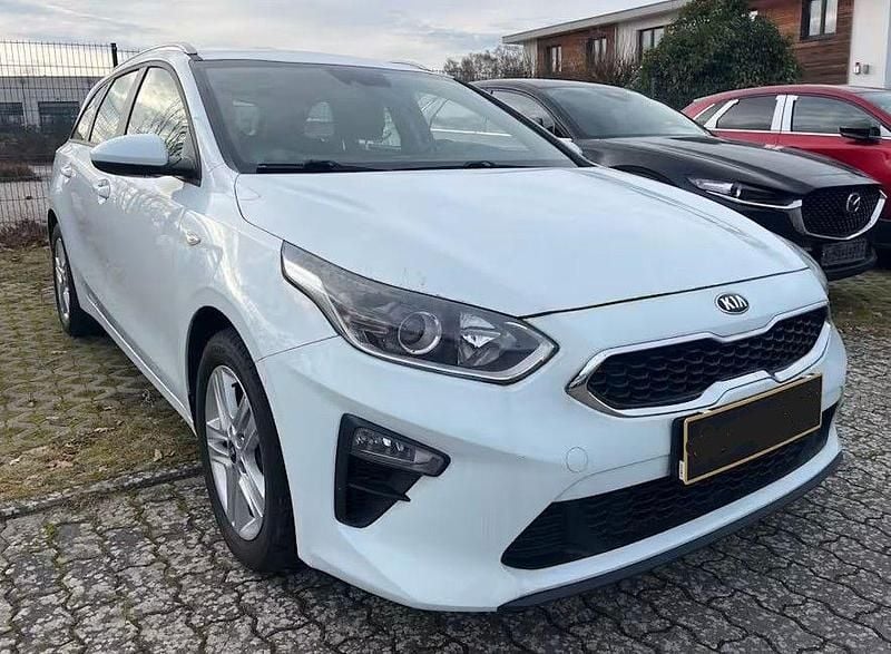 Weiß Gebraucht 2020 Kia Ceed Sportswagon Edition 7 Kombi | 9.999 € (Superpreis) - Bild 1/4