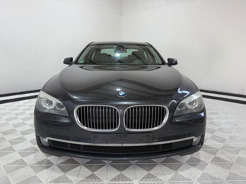 Gebraucht BMW 740 Sport Line 306 PS (225 kW) 2012 Grau Limousine