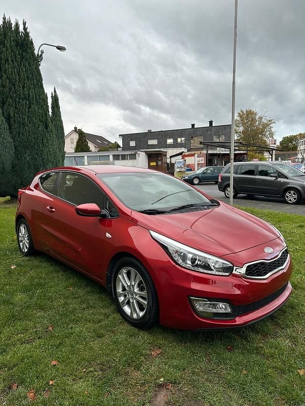 Rot Gebraucht 2014 Kia Ceed Kleinwagen | 6.500 € (Guter Preis) - Bild 1/4