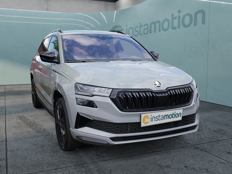 Grau Gebraucht 2024 Skoda Karoq SUV | 34.420 € (Fairer Preis) - Bild 1/4