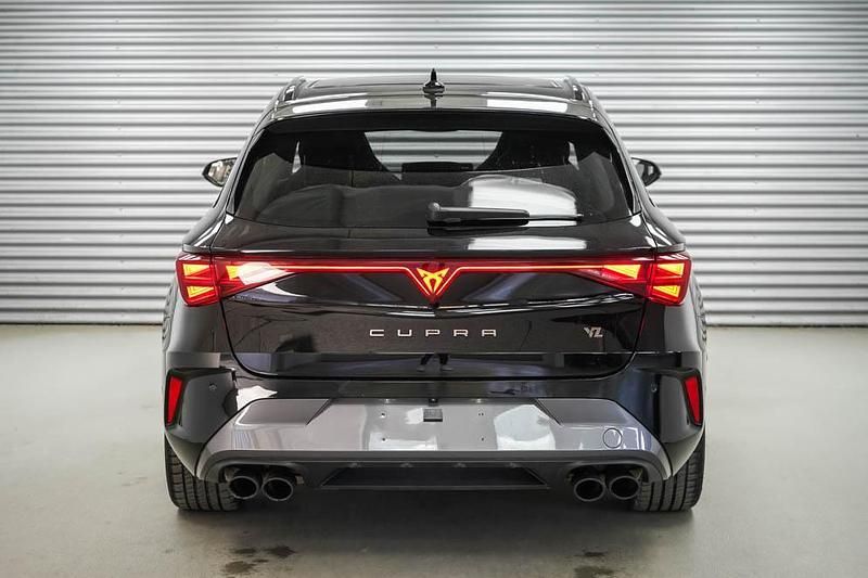 Gebraucht Cupra Leon VZ 333 PS (244 kW) 2025 Midnight black metallic (0e)