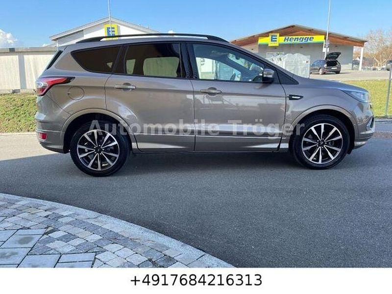 Gebraucht Ford Kuga ST-Line 150 PS (110 kW) 2019 Silber SUV
