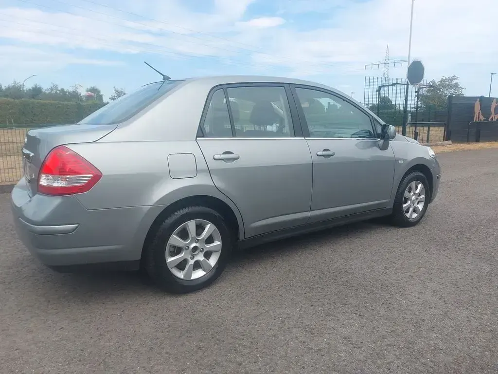 Gebraucht Nissan Tiida Acenta 110 PS (80 kW) 2008 Silber Limousine