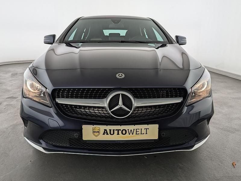 Gebraucht Mercedes CLA220 Shooting Brake Urban 184 PS (135 kW) 2017 Cavansitblau  lack Kombi