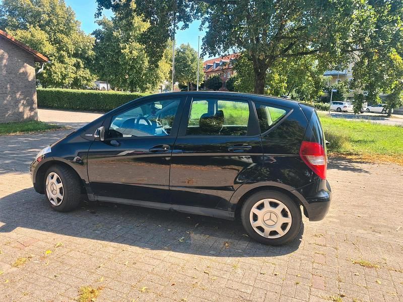 Gebraucht Mercedes A160 Elegance 95 PS (69 kW) 2012 Schwarz Limousine