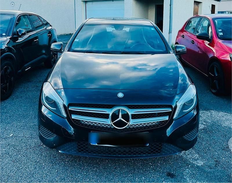 Schwarz Gebraucht 2013 Mercedes 220 Limousine | 8.500 € - Bild 1/4