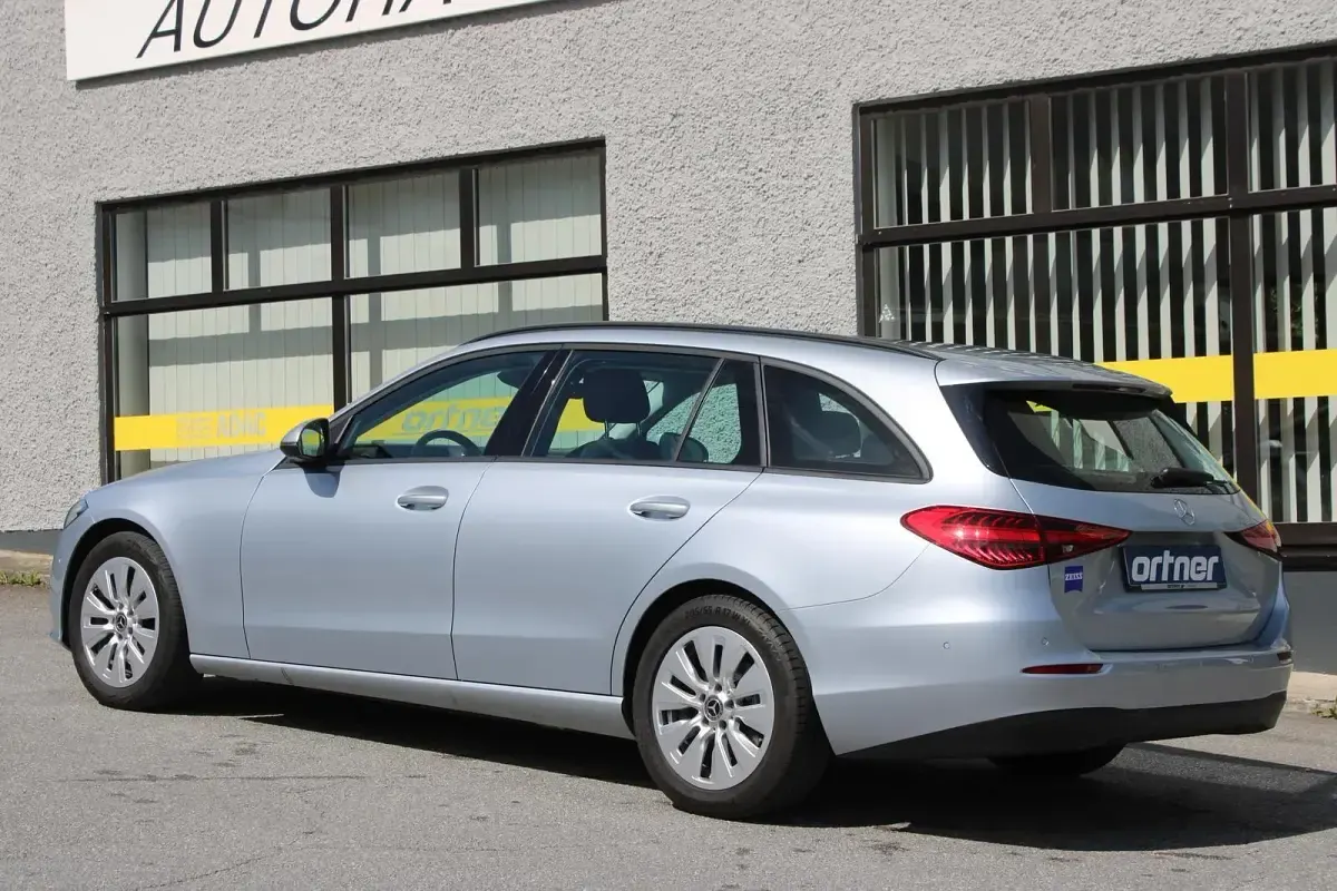 Gebraucht Mercedes C220 200 PS (147 kW) 2022 Silber Kombi