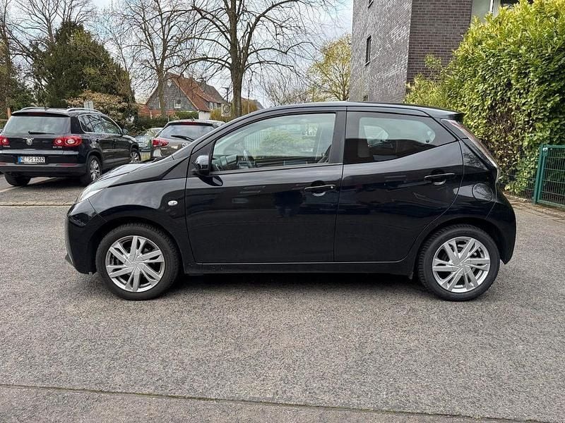Gebraucht Toyota Aygo X-play 69 PS (50 kW) 2016 Schwarz Kleinwagen