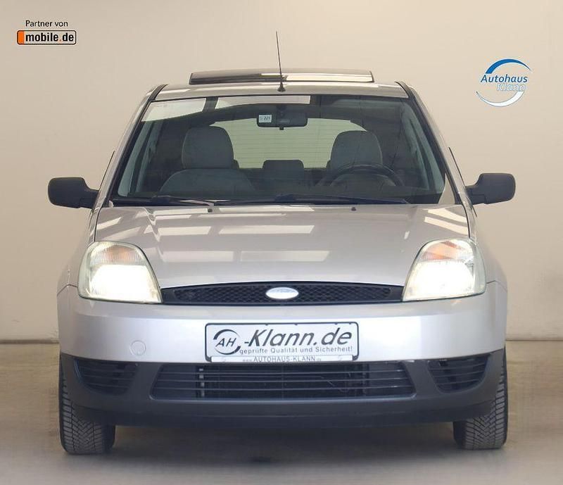 Gebraucht Ford Fiesta 68 PS (50 kW) 2002 Silber Kleinwagen