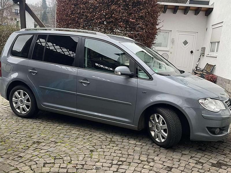 Gebraucht 2009 VW Touran Highline Van / Kleinbus | 9.850 € - Bild 1/4
