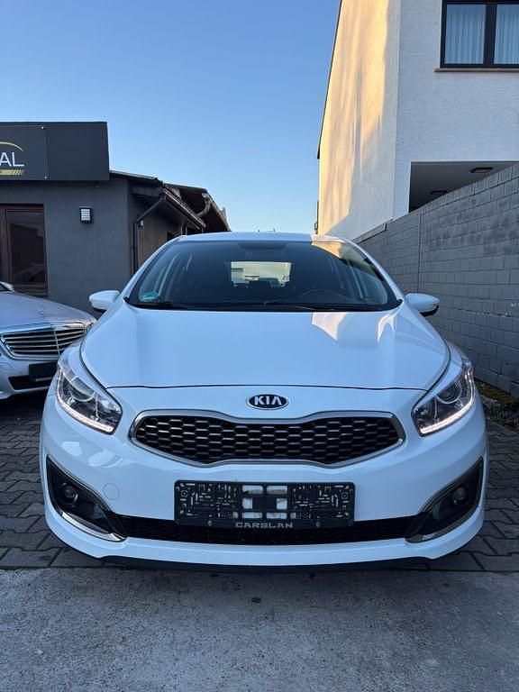 Gebraucht Kia Ceed 99 PS (72 kW) 2017 Weiß Kleinwagen