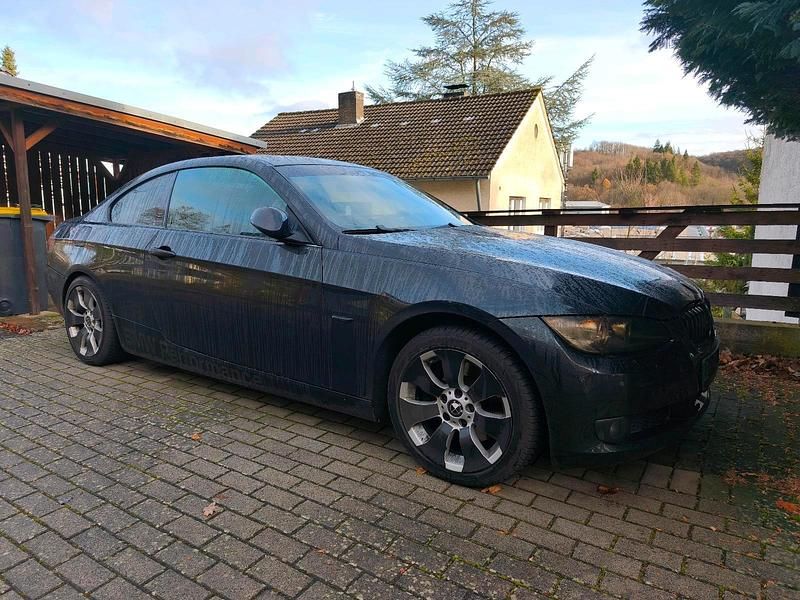 Gebraucht BMW 325 218 PS (160 kW) 2008 Schwarz Coupé