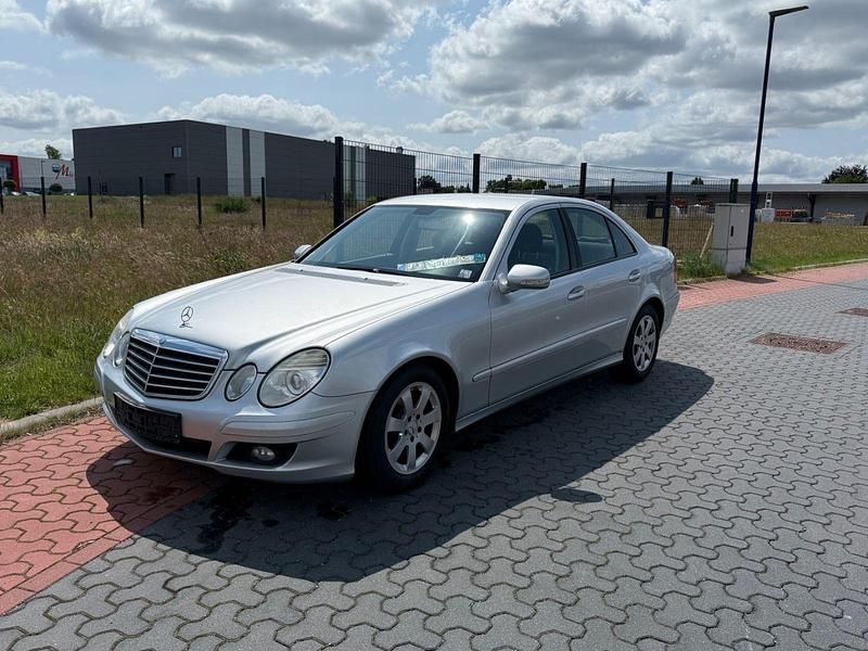 Gebraucht Mercedes E200 136 PS (100 kW) 2007 Silber Limousine