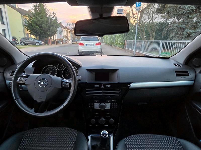 Gebraucht Opel Astra GTC 90 PS (66 kW) 2009 Schwarz Coupé