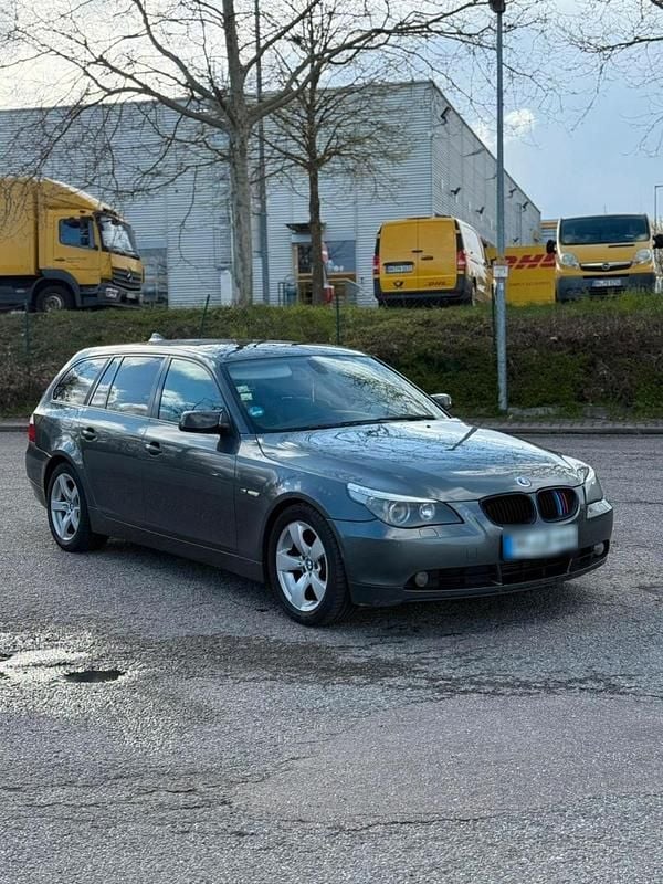 Gebraucht BMW 530 250 PS (183 kW) 2004 Grau Kombi