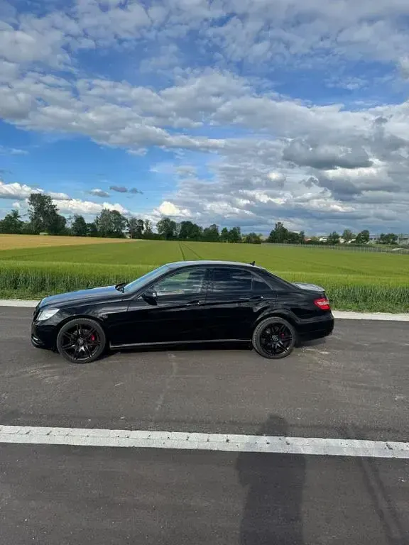 Gebraucht Mercedes E300 Avantgarde 231 PS (169 kW) 2011 Schwarz Limousine
