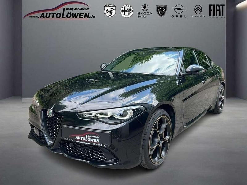 Nero vulcano, metallic Neu 2025 Alfa Romeo Giulia Limousine | 49.100 € (Superpreis) - Bild 1/4