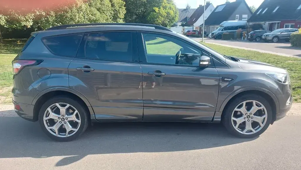 Gebraucht Ford Kuga ST-Line 150 PS (110 kW) 2019 Grau SUV