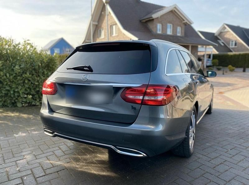 Gebraucht Mercedes C250 201 PS (147 kW) 2018 Grau Kombi